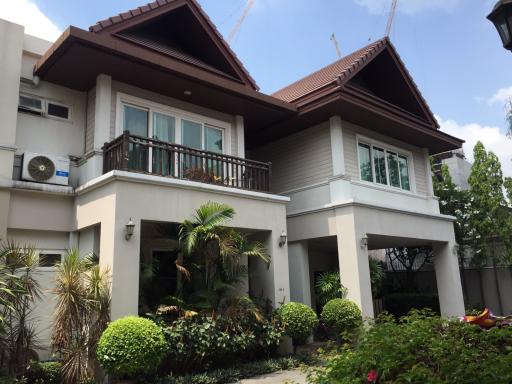 Single House in compound at Sukhumvit soi 36