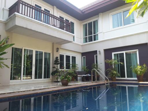 Single House in compound at Sukhumvit soi 36