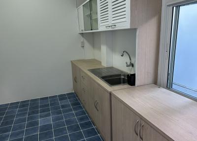 Single House in small compound at Ploenchit, Ruamrudee