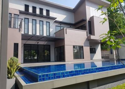 Single House with private pool at Sukhumvit soi 39
