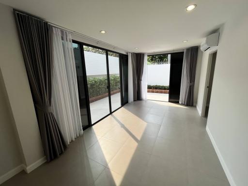 Single House at Phaholyothin soi 9 (Ari Area)