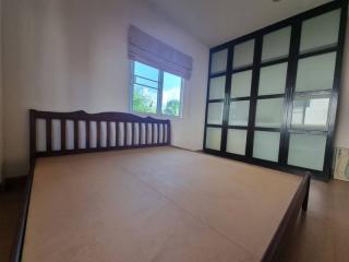 Single house for sale in Sriracha Maneerin Place Village 1, fully decorated.