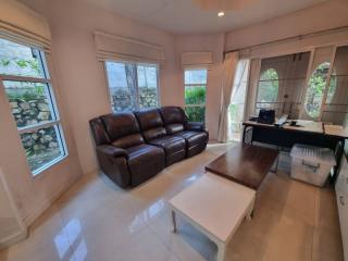 Single house for sale in Sriracha Maneerin Place Village 1, fully decorated.