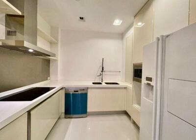 Condo for sale in Pattaya, The Sanctuary, seaside condo, next to Pattaya beach.