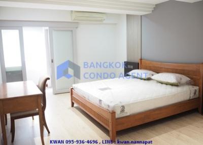 Pet-friendly apartment in quiet area Ploenchit, with renovated unit. Only 600 meters from BTS Ploenchit