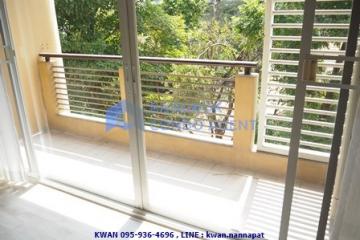 Pet-friendly apartment in quiet area Ploenchit, with renovated unit. Only 600 meters from BTS Ploenchit