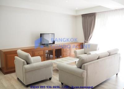 Pet-friendly apartment in quiet area Ploenchit, with renovated unit. Only 600 meters from BTS Ploenchit