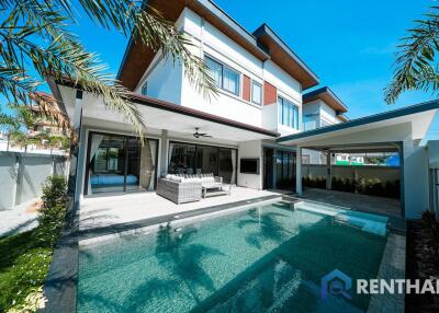 Pool Villa in the Heart of Pattaya City, just a few minutes drive away to the Central Festival & Beach! 18 Plots out of 26 still Available Only!