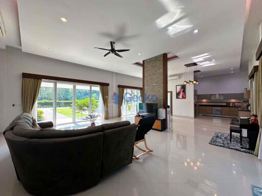 4 Bedrooms House Huay Yai H008733