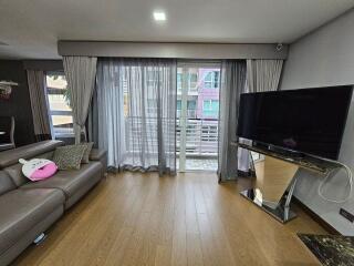 For RENT : Avenue 61 / 2 Bedroom / 2 Bathrooms / 190 sqm / 90000 THB [11113253]