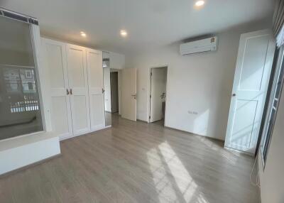 Townhouse for Sale, Rented at Indy 2 Bangna-Ramkhamhaeng 2