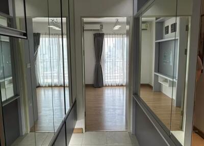 2 Bedroom Condo for Rent at Supalai Park Ekkamai - Thonglor
