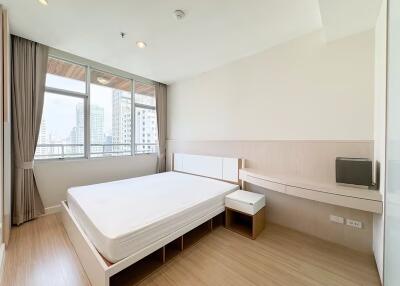 Condo for Rent at Grand Langsuan Condominium
