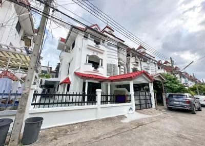 Townhouse for Rent at Home Avenue 1 Village