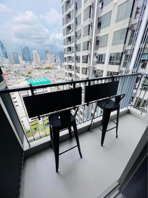 Condo for Sale at The Room Sathon - St. Louis