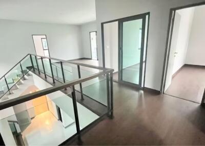 House for Sale in Bang Phli.