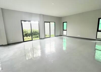 House for Sale in Bang Phli.