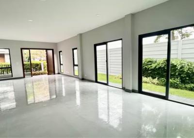 House for Sale in Bang Phli.