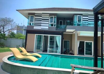 Pool Villa for  in Saraphi