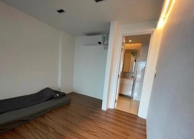 Condo for Sale at The Room Sukhumvit 21