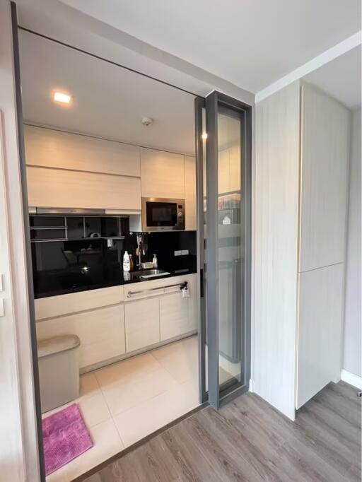 Condo for Rent at The Room Sukhumvit 40