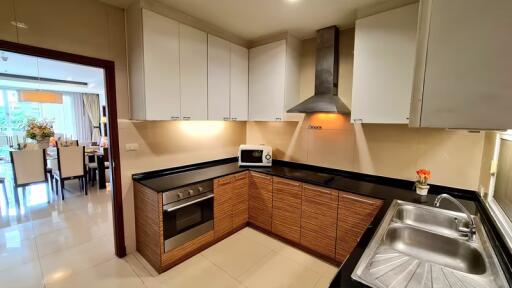 Piyathip Place Serviced Apartment