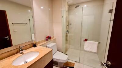 Piyathip Place Serviced Apartment