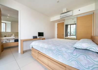 Condo for Rent at The Lofts Ekkamai