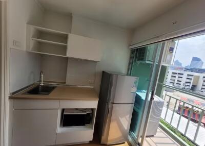 Studio for Rent in Huai Khwang