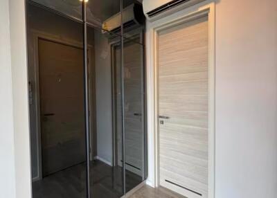 Condo for Sale at The Room Sathon - St. Louis