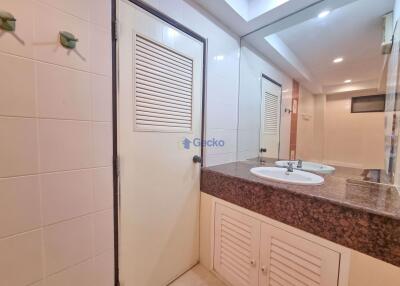 2 Bedrooms Condo in Center Condotel South Pattaya C010464