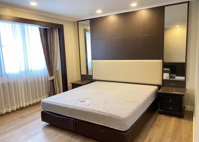 Condo for Sale at Omni Tower Sukhumvit Nana