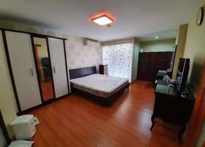 1 Bedroom Condo