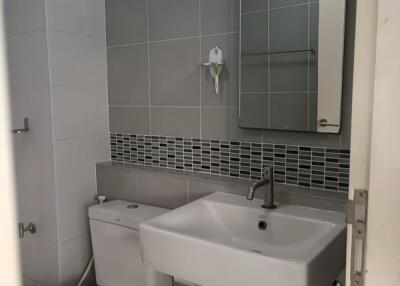 Studio for Sale in Mueang Samut Prakan