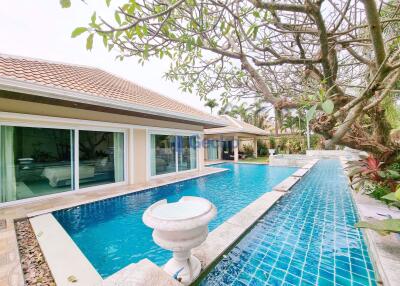 4 Bedrooms House in Sedona Villas East Pattaya H010458