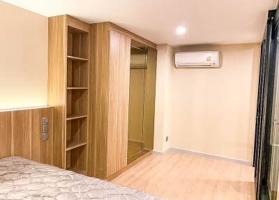 Studio for Rent in Sathon