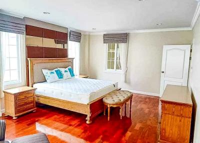 4 Bedroom House for Rent in Bang na