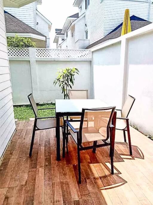 4 Bedroom House for Rent in Bang na