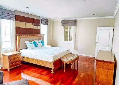 4 Bedroom House for Rent in Bang na