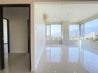 Unfurnished 4 Bed Condo w. Stunning Mountain View for Sale