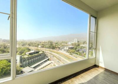 Unfurnished 4 Bed Condo w. Stunning Mountain View for Sale