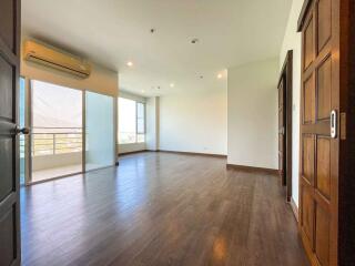 Unfurnished 4 Bed Condo w. Stunning Mountain View for Sale