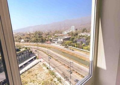 Unfurnished 4 Bed Condo w. Stunning Mountain View for Sale