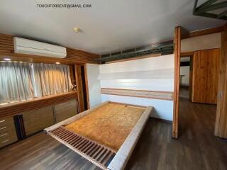 216 ตรม., 3 ห้องนอน, 4 ห้องน้ำ คอนโด ราคา ฿ 118,800,000