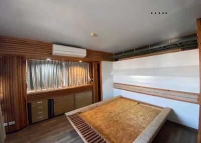 216 ตรม., 3 ห้องนอน, 4 ห้องน้ำ คอนโด ราคา ฿ 118,800,000