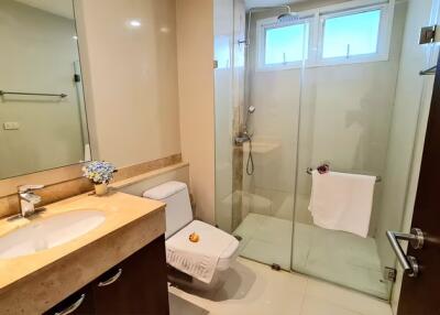 Piyathip Place Serviced Apartment