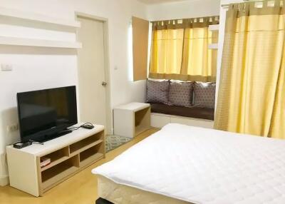 Studio for Rent in Phra Khanong