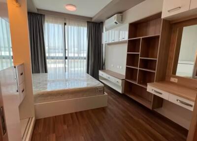 1 Bedroom Condo