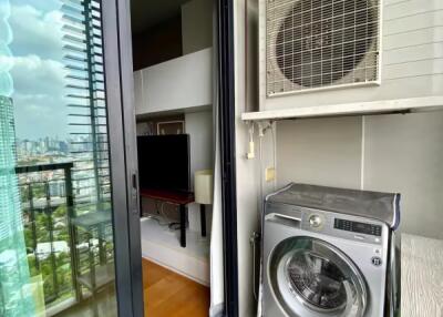 Condo for Rent at Blocs 77