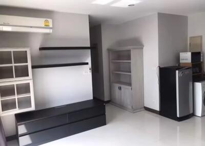 1 Bedroom Condo